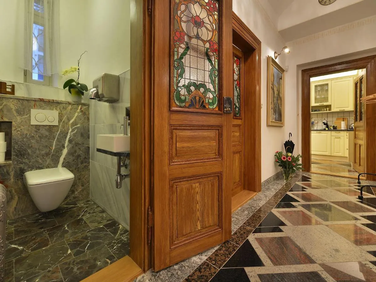 Luxurious Apartment Near River In Cezch Republic براغ