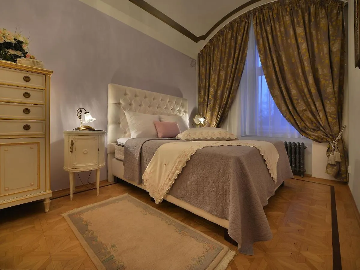 Luxurious Apartment Near River In Cezch Republic براغ جمهورية التشيك