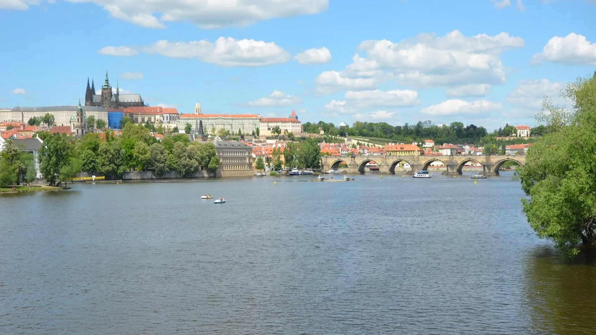 Luxurious Apartment Near River In Cezch Republic براغ