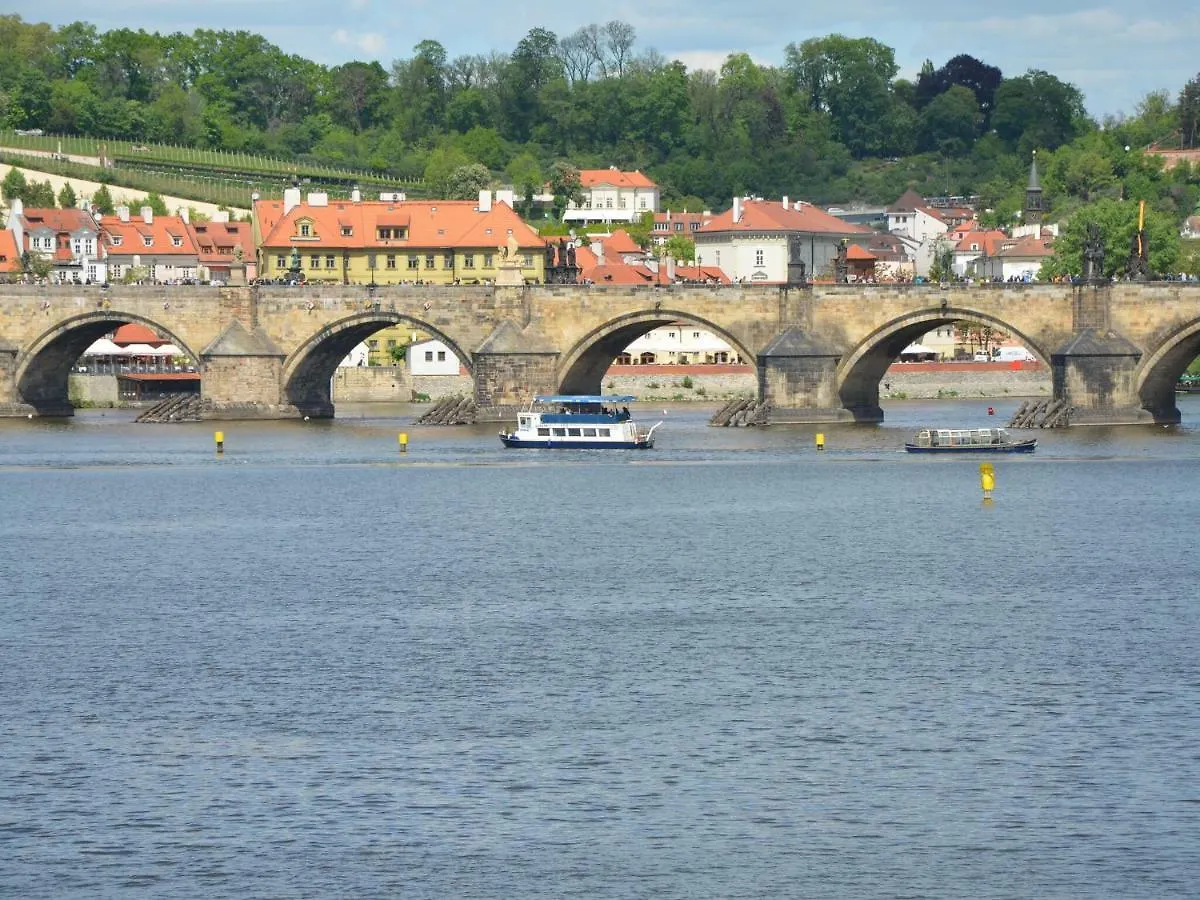Luxurious Apartment Near River In Cezch Republic براغ