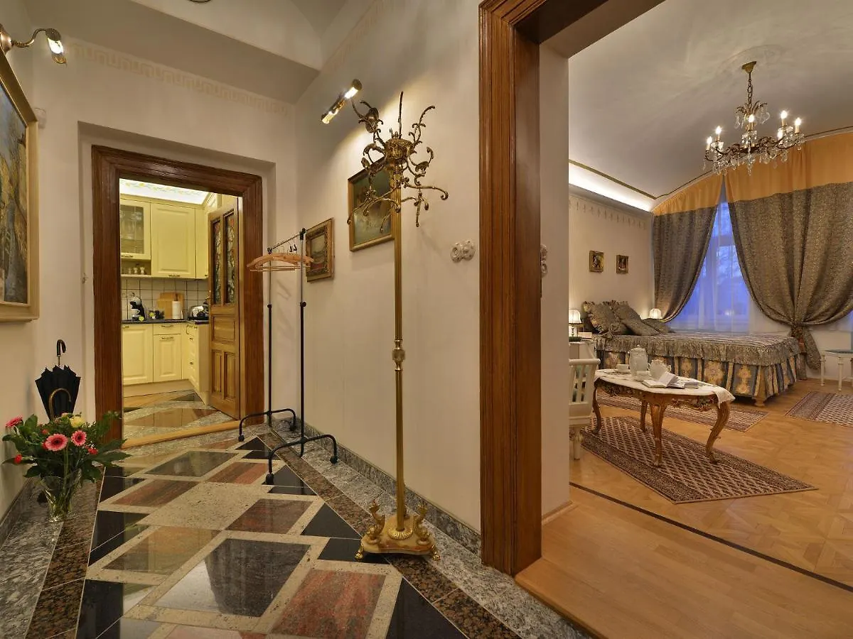 Luxurious Apartment Near River In Cezch Republic Prag