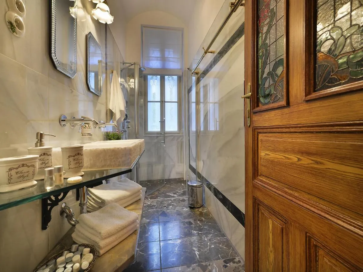 Luxurious Apartment Near River In Cezch Republic Prag Tjekkiet