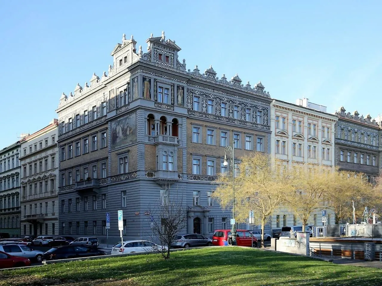 Luxurious Apartment Near River In Cezch Republic Prag