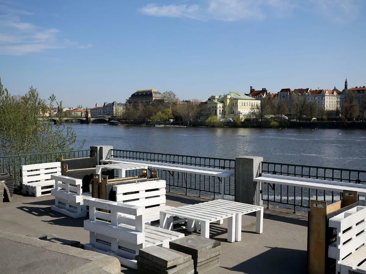 Luxurious Apartment Near River In Cezch Republic Prag Tjekkiet